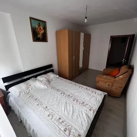 Peaceful & Private Balcony Flat Apartment *